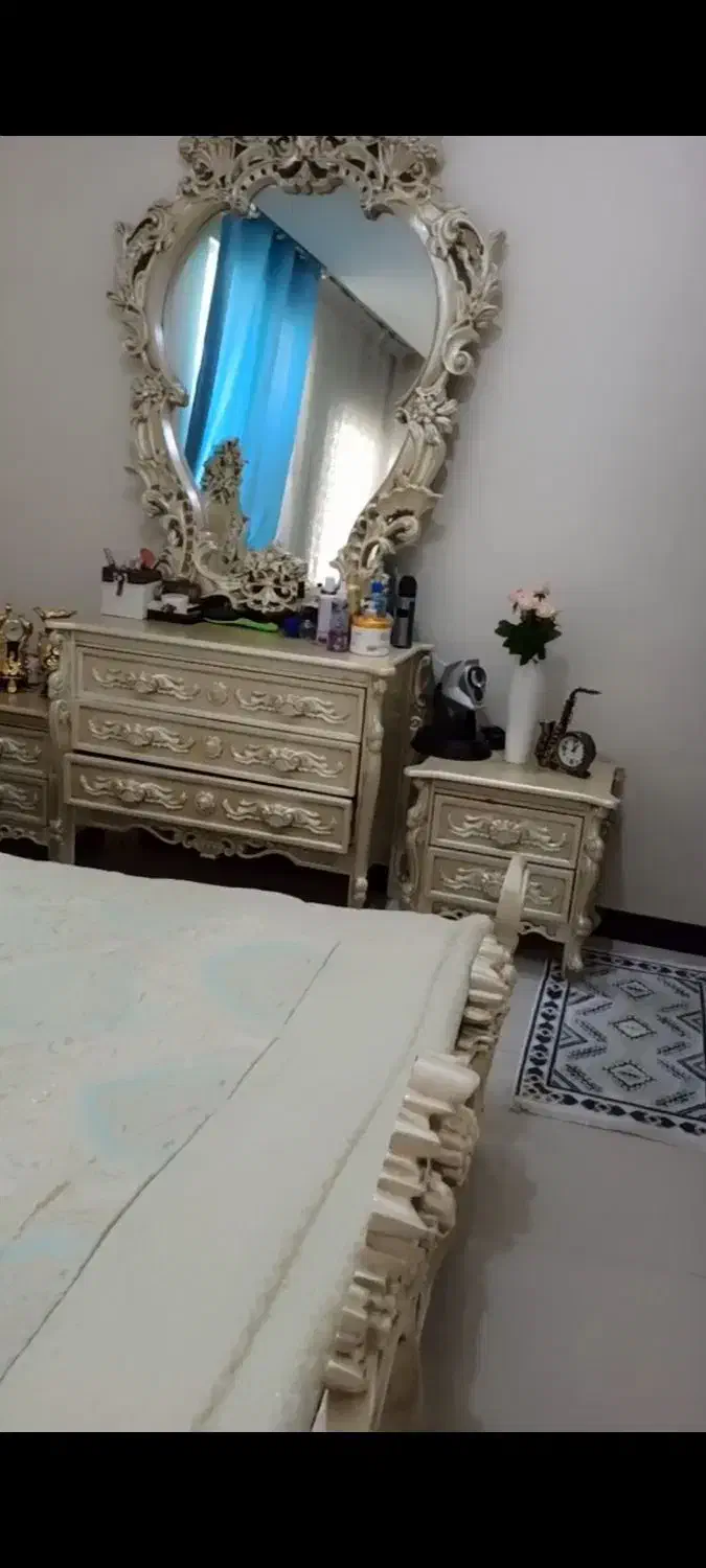 سرویس کامل تخت دونفره در حد نو  منبت کاری چوب هستش|تخت و سرویس خواب|قرچک, باقرآباد|دیوار