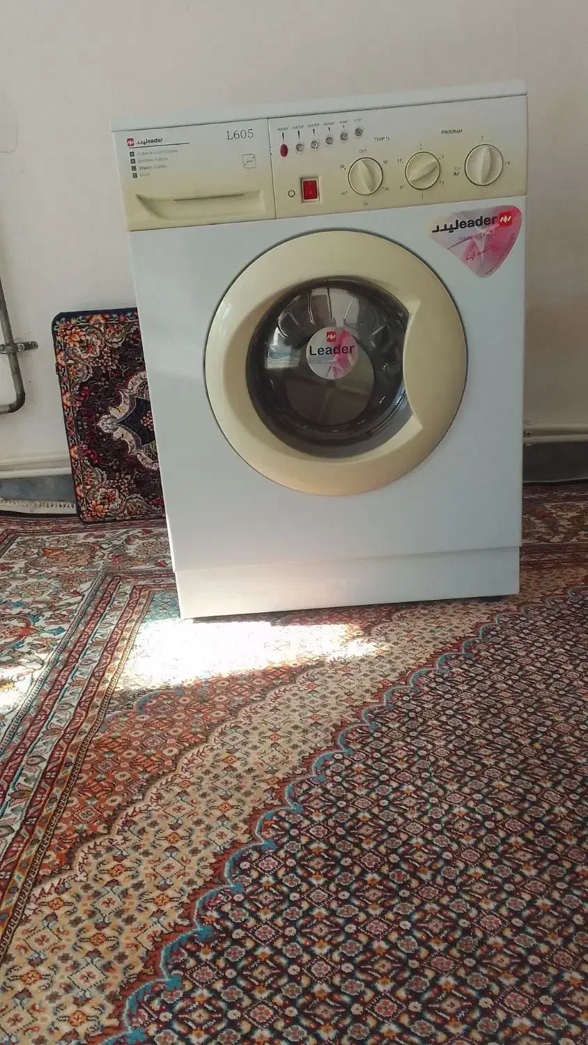 ماشین لباس شویی بسیار تمیز|ماشین لباسشویی و خشک‌کن لباس|پارس‌آباد, |دیوار