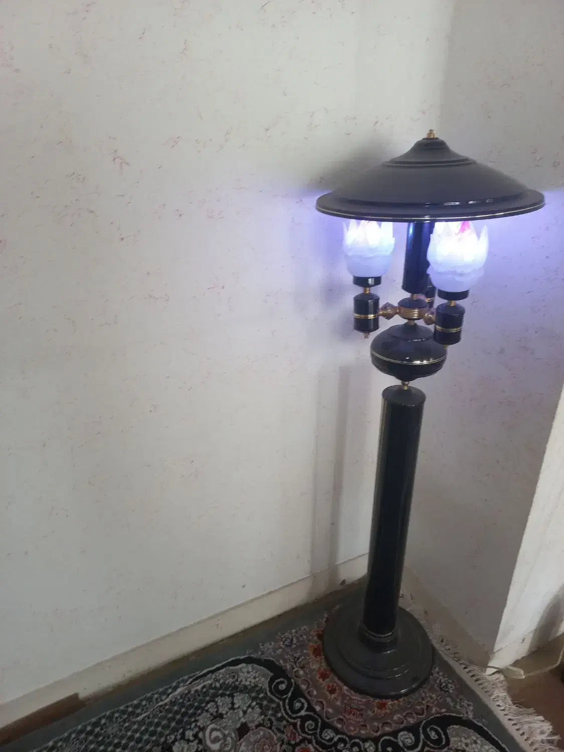 آباژور ایستاده تمام فلزی|چراغ خواب و آباژور|شیراز, شهرک گلها|دیوار