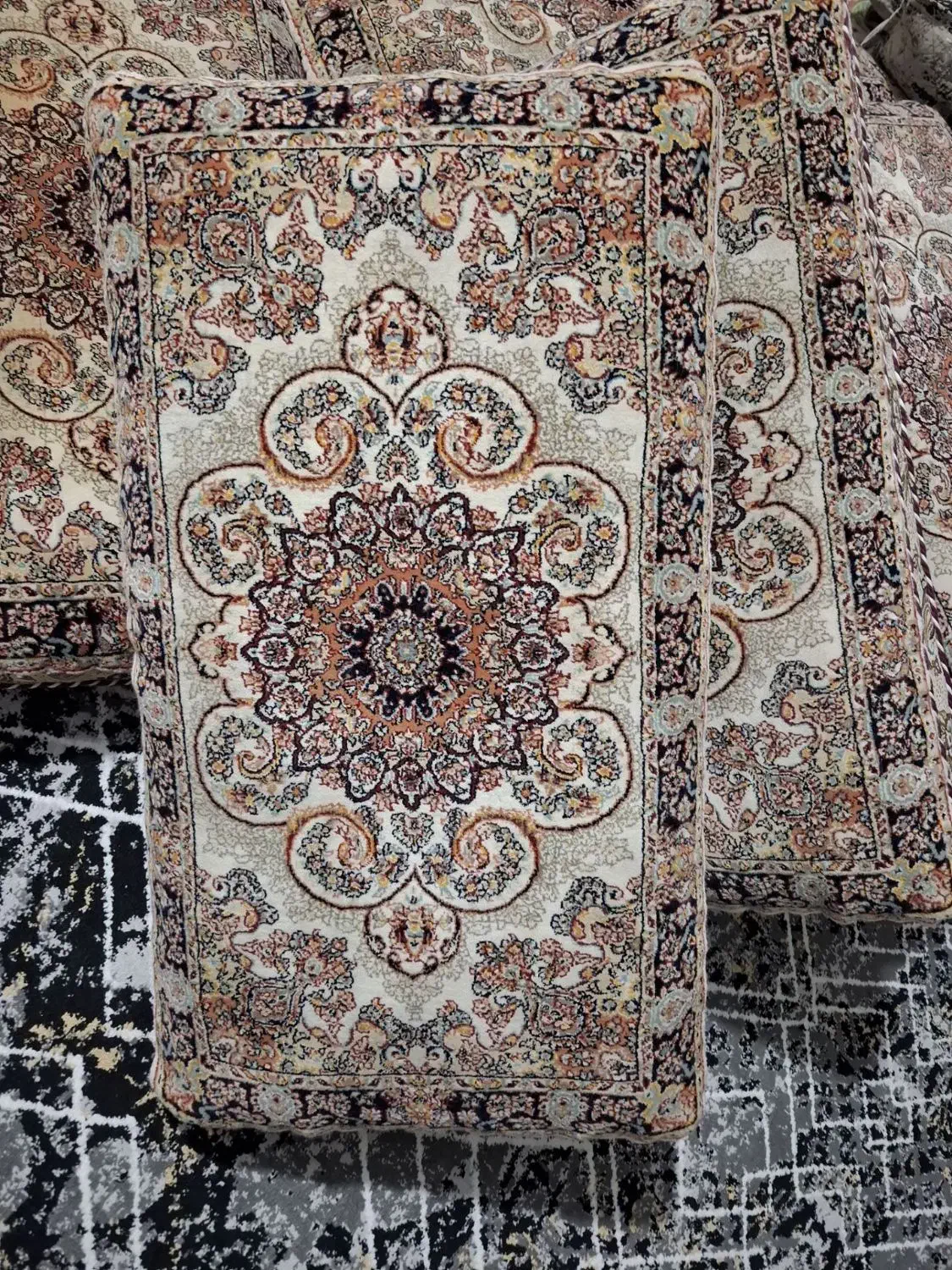 9عدد پشتی تمیز تازه|پشتی|سنندج, |دیوار