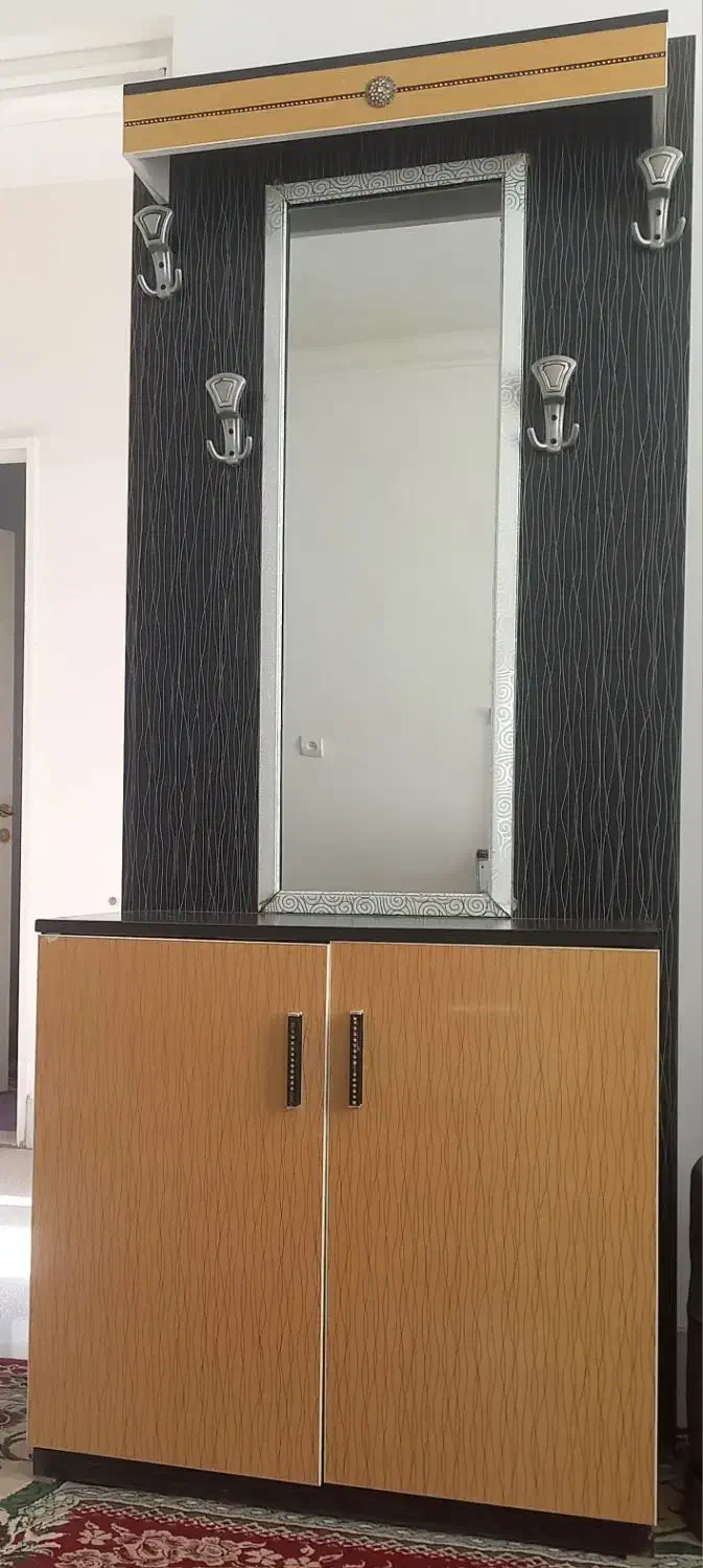 یک عدد جاکفشی ودراور|جاکفشی، کمد، دراور|خوسف, |دیوار