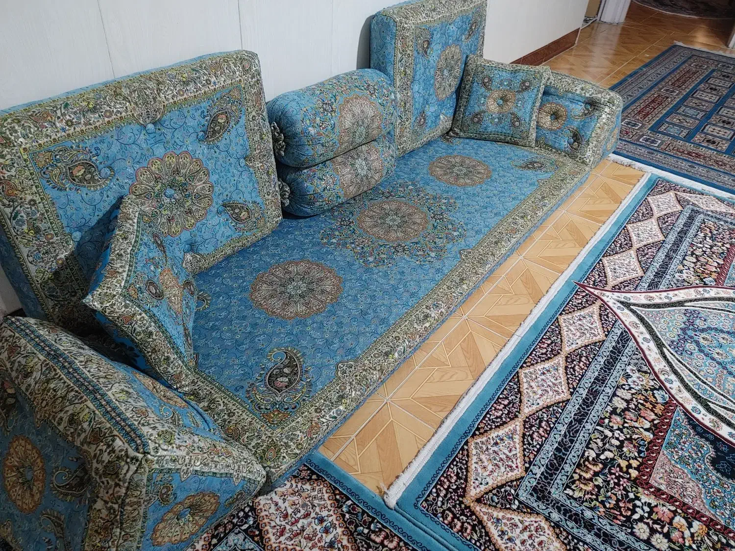 شاه نشین|پشتی|صباشهر, |دیوار