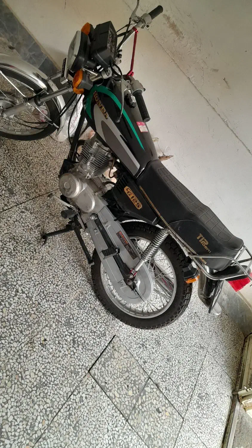 موتور هوندا ۱۵۰ فابریک کارخانه تمیز در حد نو ۵دنده|موتورسیکلت|خوی, |دیوار