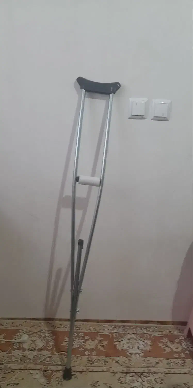 یک جفت عصا ی تازه|پزشکی|اردبیل, |دیوار