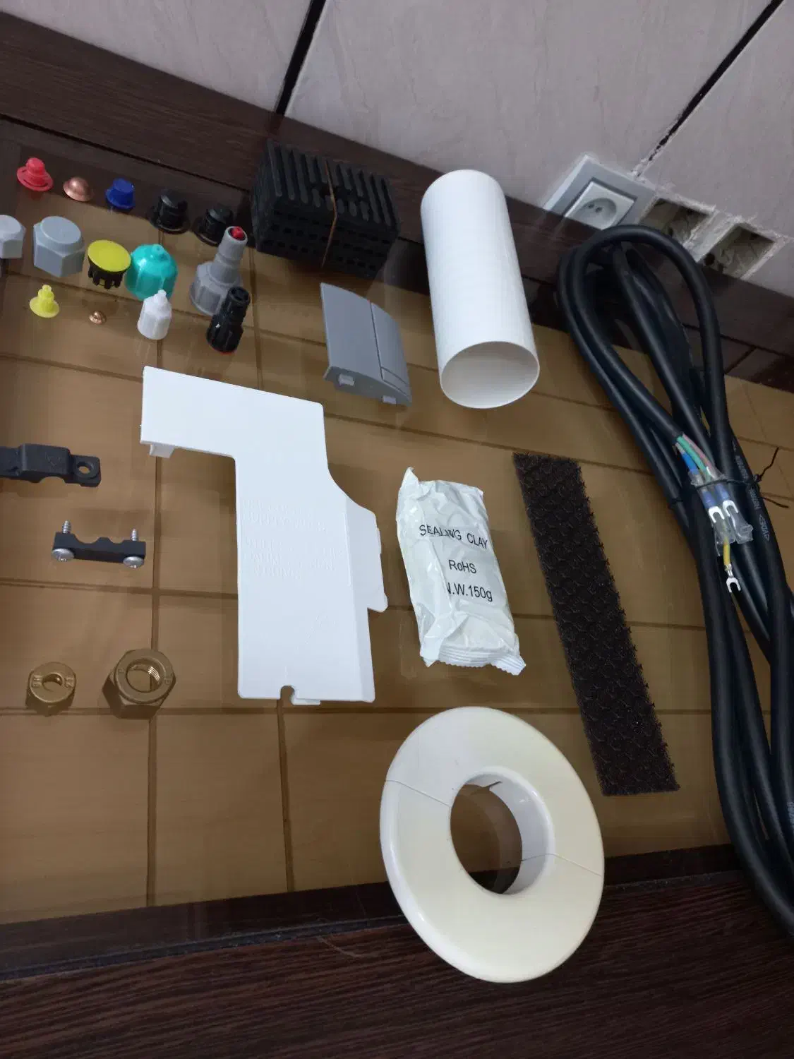 کابل برق اسپیلت۵متری۴نخ/کارتن خالی کولرگازی ایوولی|کولر گازی و فنکوئل|شیراز, فرگاز|دیوار