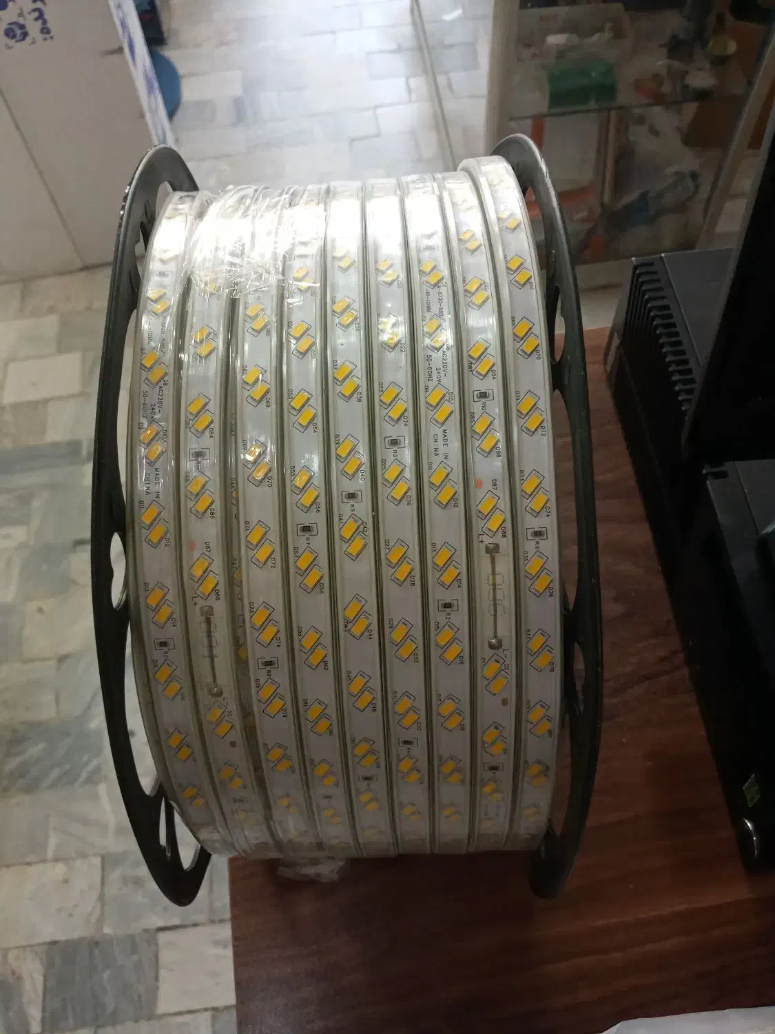 لامپ ریسه شیلنگی فقط متری ۲۵ هزار تومان|لامپ و چراغ|قم, شهدا|دیوار