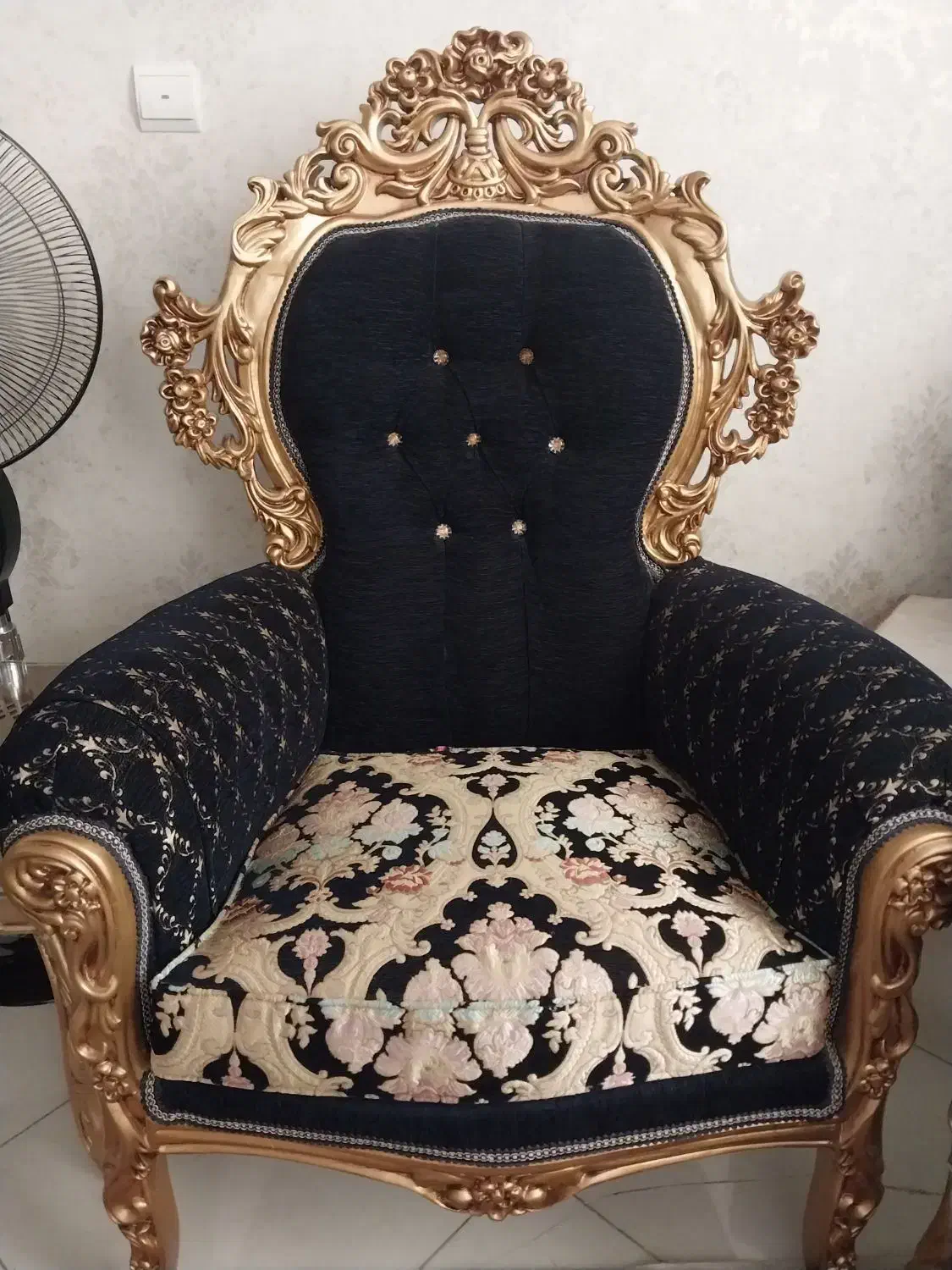 مبل سلطنتی با چوب راش تمیز در حد نو|مبلمان خانگی و میز عسلی|تهران, تختی|دیوار