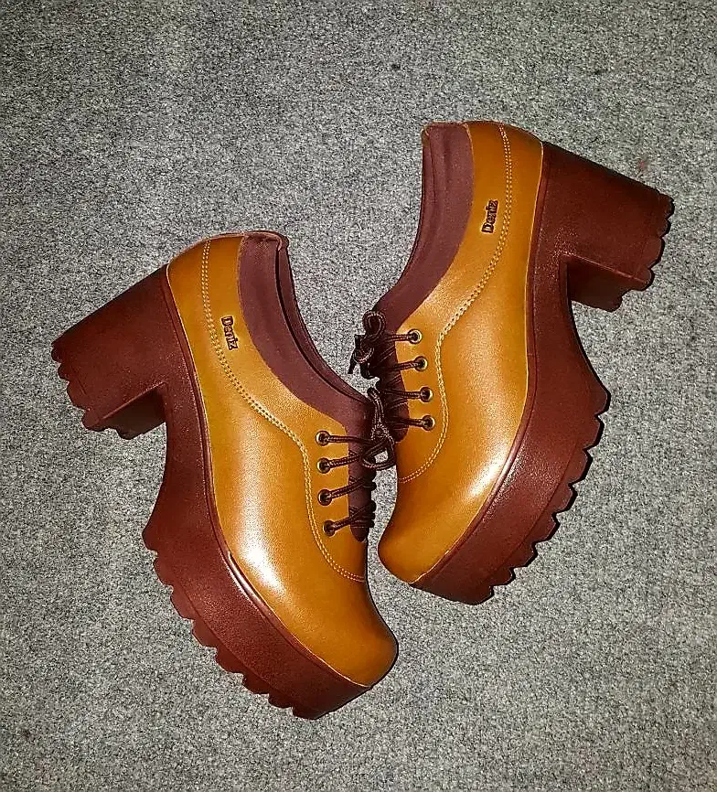 نیم بوت ، هودی ،کفش ، شلوار ، کیف و کفی طبی|کیف، کفش، کمربند|تهران, تجریش|دیوار