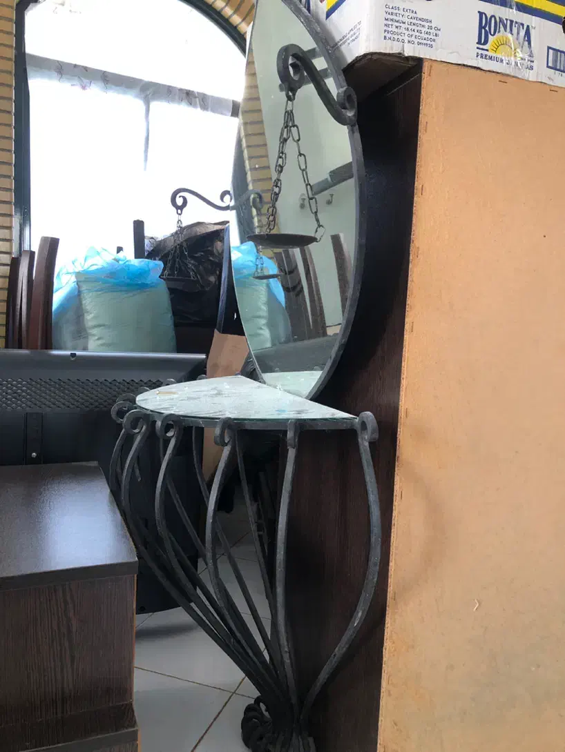 کنسول فرفورژه و آیینه|بوفه، ویترین، کنسول|رشت, معلم|دیوار