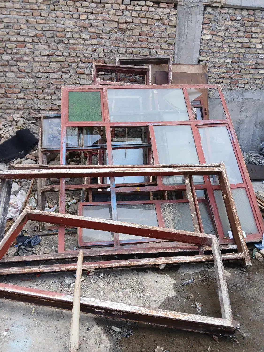 درب و پنجره قدیمی آهن فروشی|مصالح و تجهیزات ساختمان|اهر, |دیوار