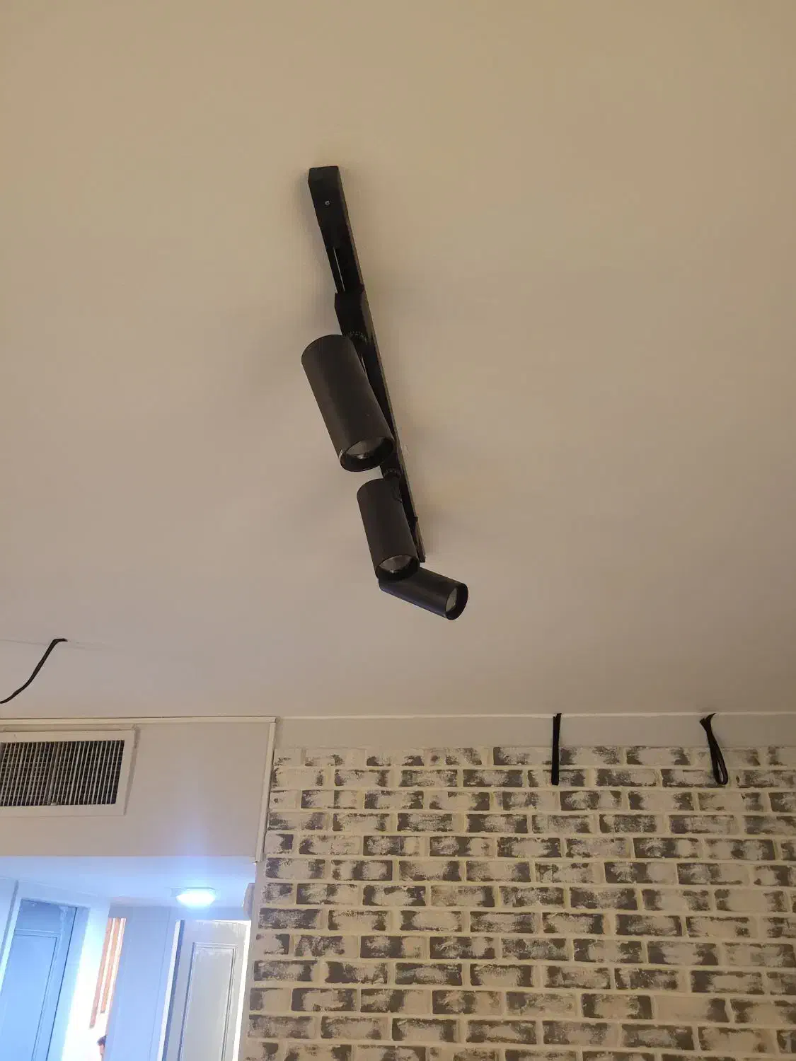 هالوژن ریلی|لامپ و چراغ|مشهد, هفت تیر (حافظ)|دیوار