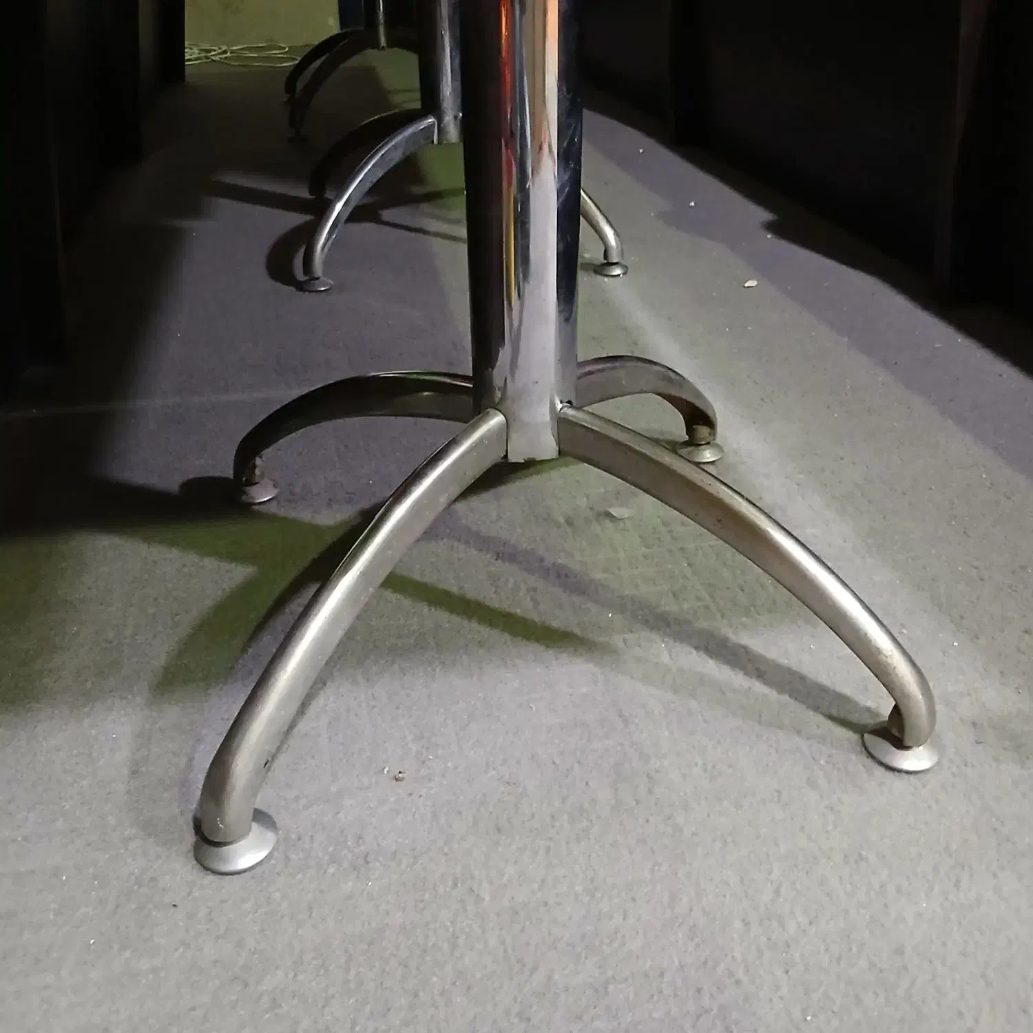 میز و نیمکت کافی شاپی|کافی‌شاپ و رستوران|محمدشهر, شهرک چمران|دیوار