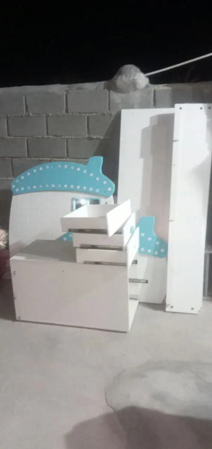 تخت وکمدبچه|اسباب و اثاث بچه|بروجن, |دیوار