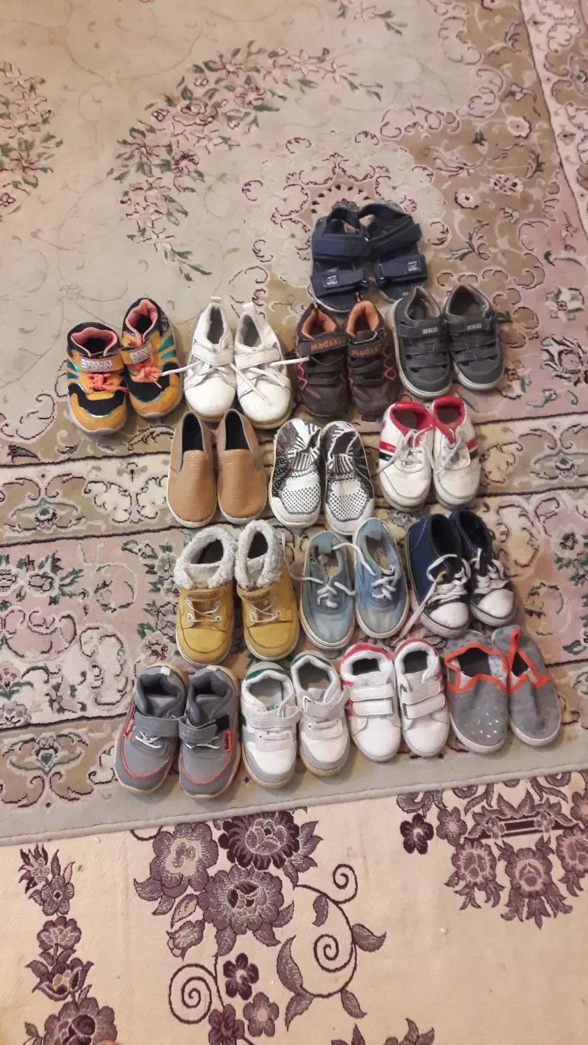 کفش بچه گانه ش ۲۲ تا ۲۷ قیمت توافقی|کفش و لباس بچه|خمام, |دیوار