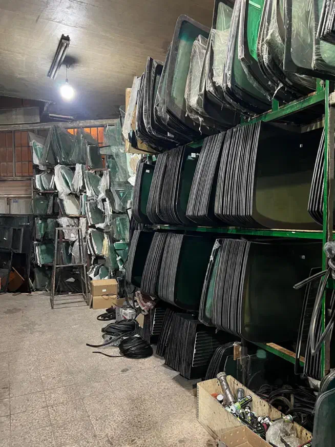 تعویض شیشه جلو و عقب اتومبیل شیشه اتومبیل سجادی|خدمات موتور و ماشین|قم, باسکول|دیوار