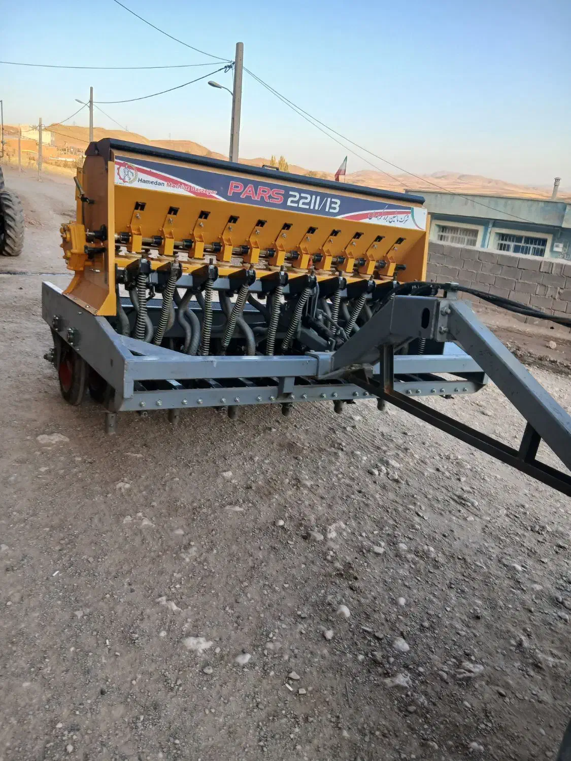 عمیقکار برزگر همدان|ماشین‌آلات صنعتی|قیدار, |دیوار