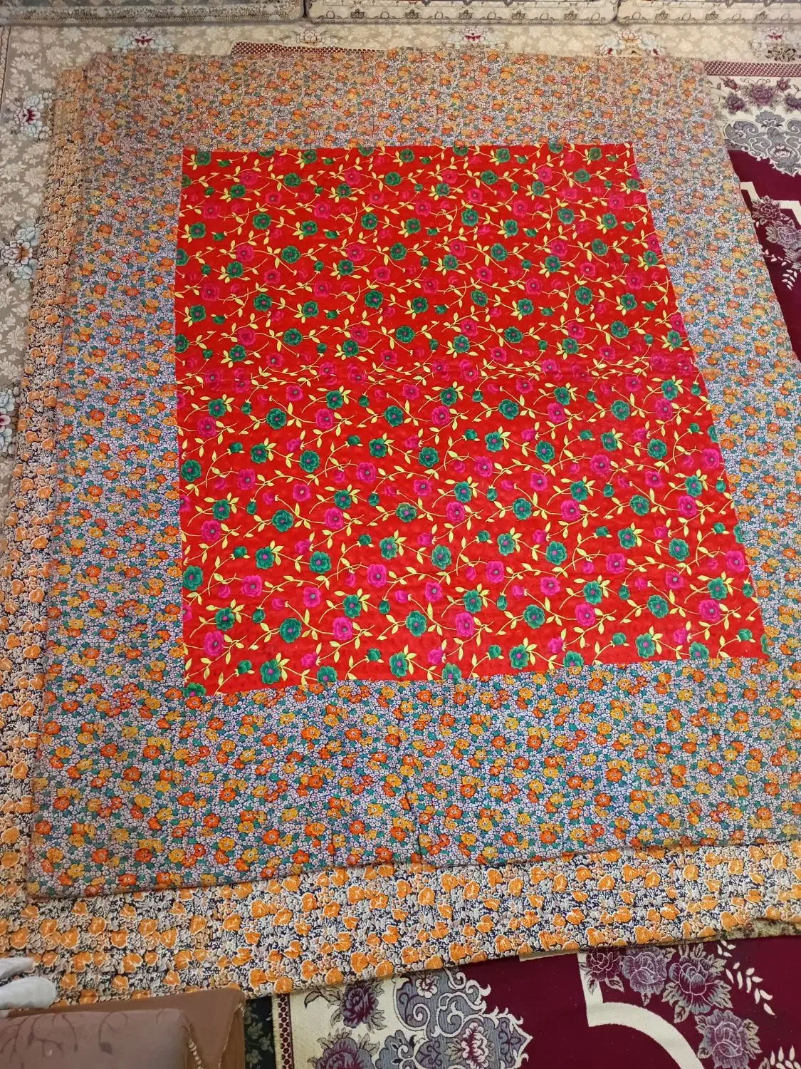 لحاف|رختخواب، بالش، پتو|اقبالیه, |دیوار