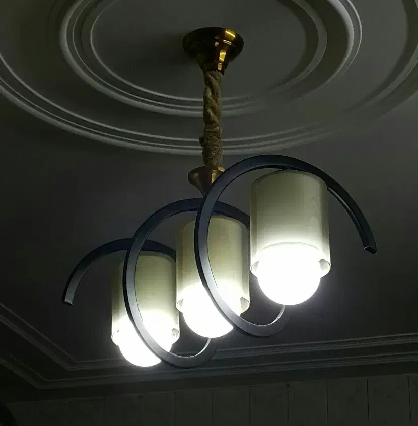 لوستر سه تایی نو نو|لوستر و چراغ آویز|اصفهان, شیخ اشراق|دیوار