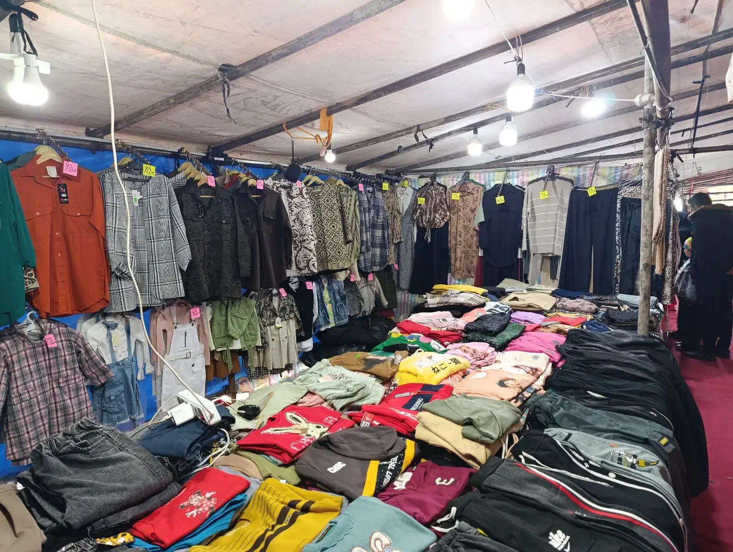 نمایشگاه یلدای بوئین زهرا|لباس|بوئین زهرا, |دیوار