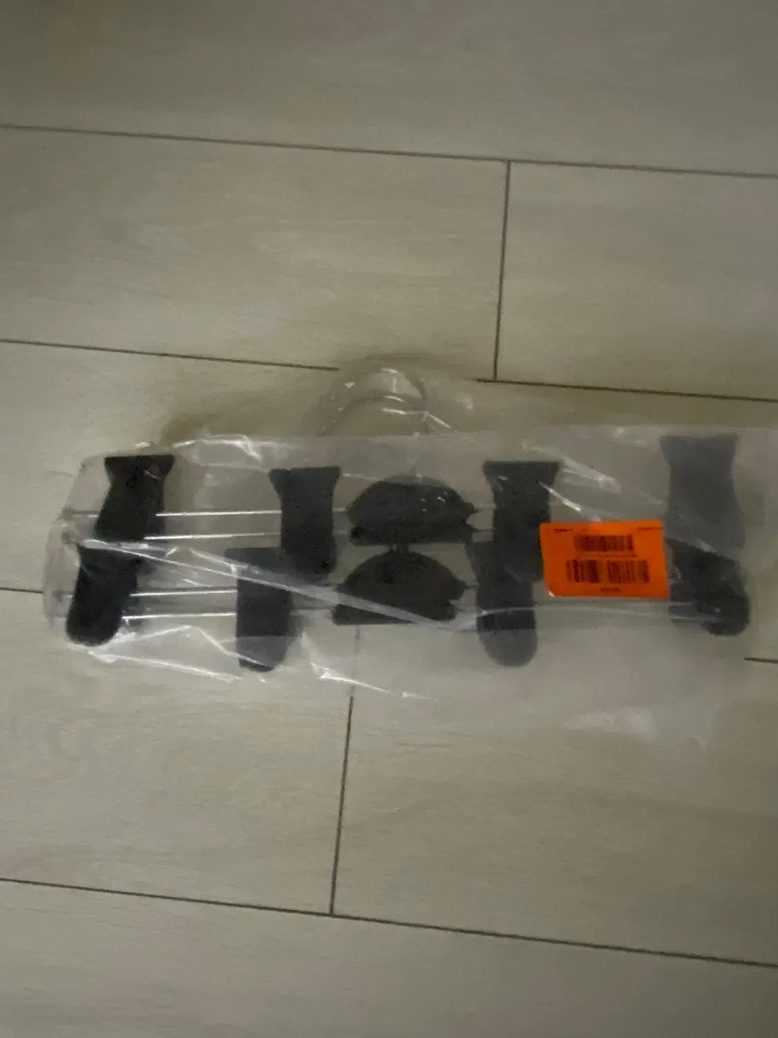 چوب لباسی(گیره شلوار ،دامن)|بندرخت و رخت‌آویز|تبریز, |دیوار