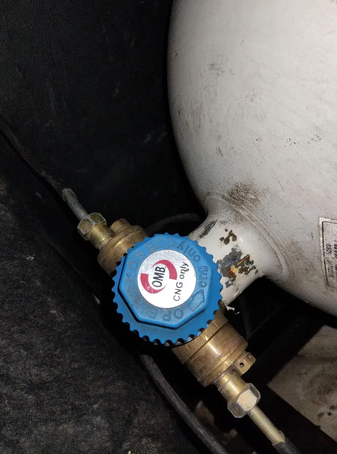 کپسول و رگلاتور و پایه کپسول سی آن جی پراید|قطعات یدکی و لوازم جانبی|مهران (ایلام), |دیوار