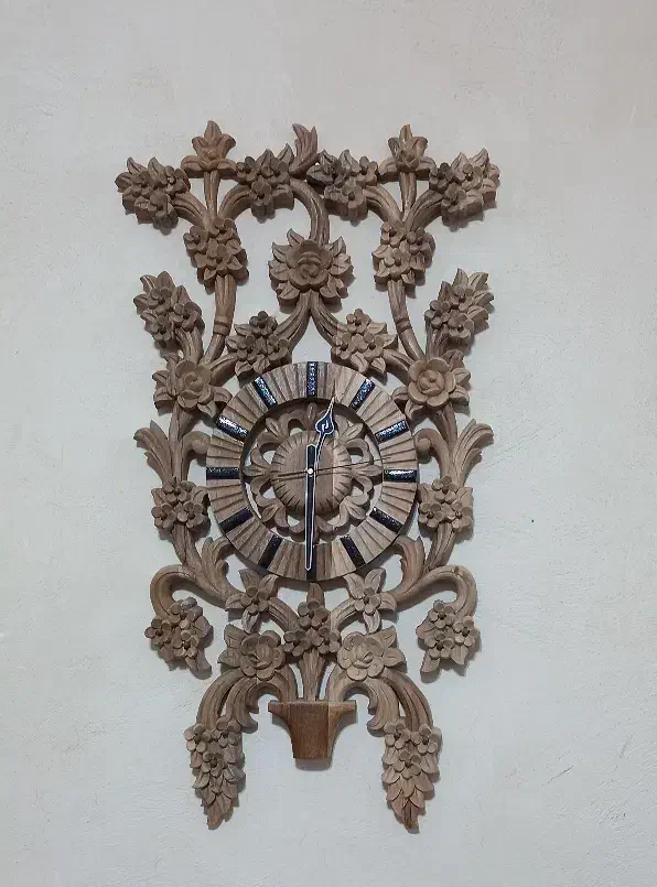ساعت دیواری منبتی چوب گردو طرح گل ریز|ساعت دیواری و تزئینی|تویسرکان, |دیوار