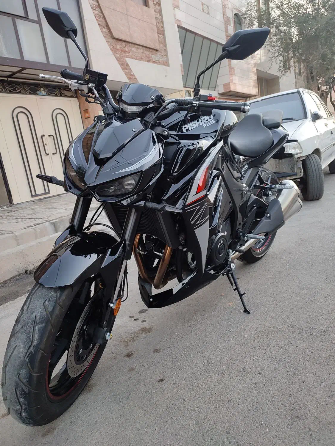 z1000مدل1403|موتورسیکلت|اصفهان, باغ نگاره|دیوار