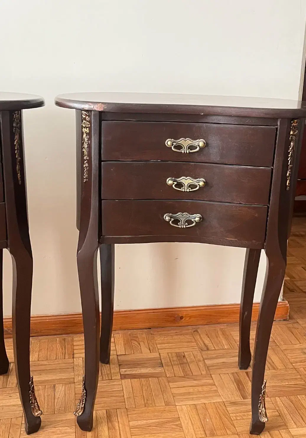 ۲عدد میز سه کشویی چوبی مناسب آباژور ولوازم تزئینی|بوفه، ویترین، کنسول|اصفهان, سعادتآباد|دیوار