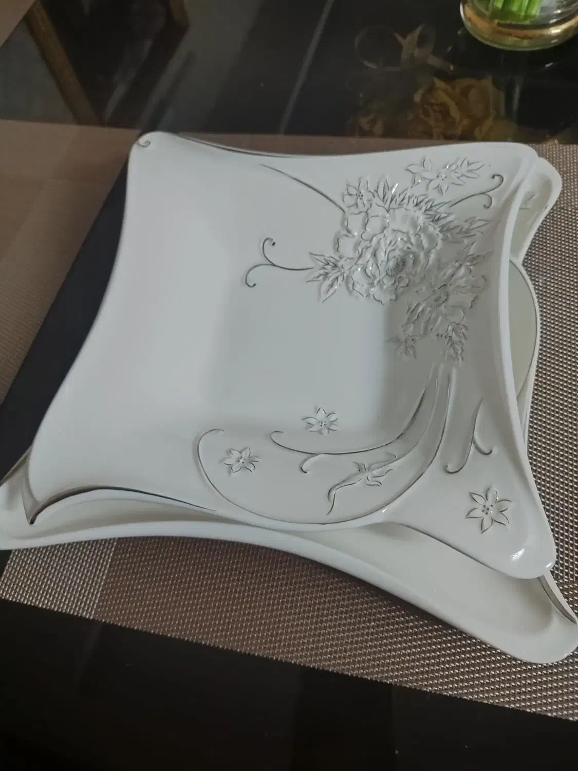 سرویس غذاخوری چینی گل برجسته ایتالیایی|ظروف سرو و پذیرایی|اصفهان, باغ دریاچه|دیوار