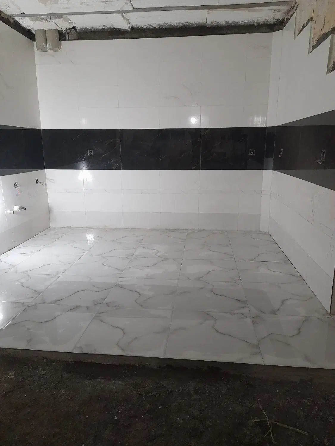 کاشی کاری سرامیک کاری چسبی دوغابی قیمت مناسب|خدمات پیشه و مهارت|مشهد, خواجه ربیع|دیوار