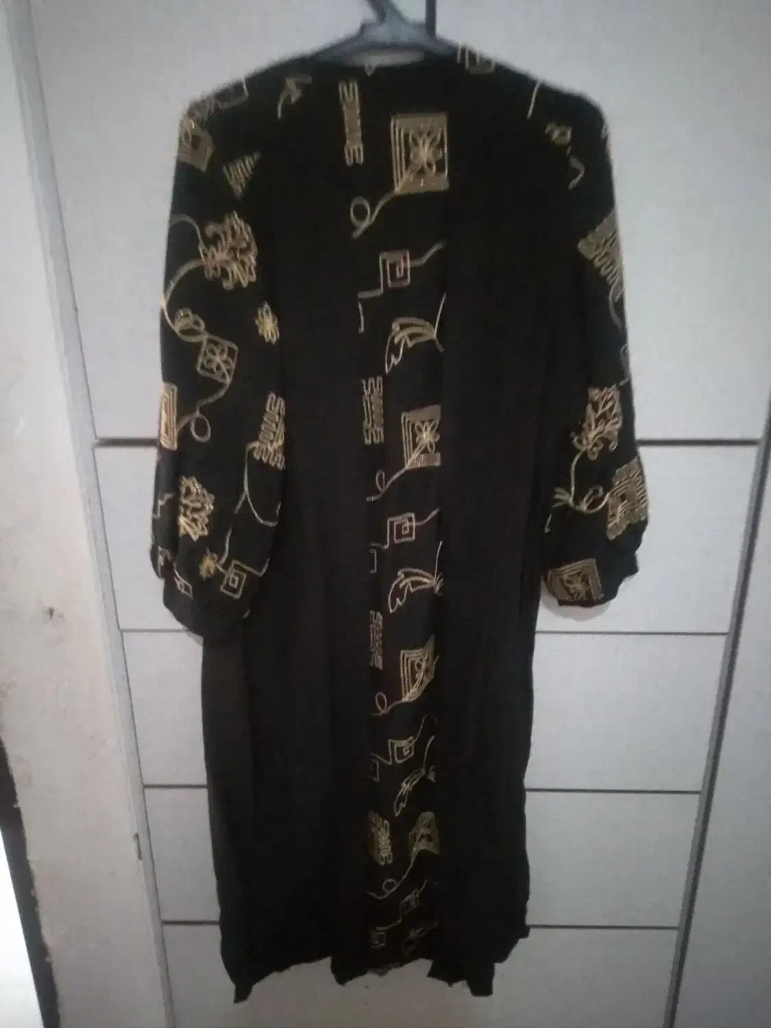 تعدادی مانتو|لباس|بروجرد, |دیوار