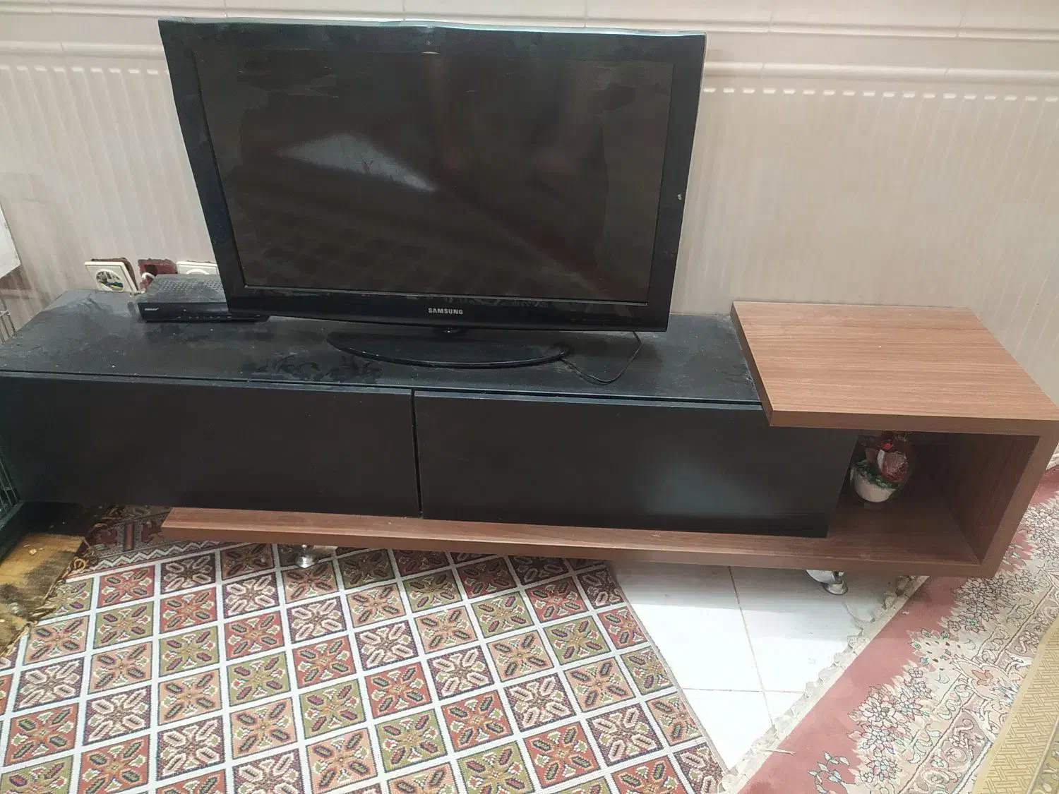 میز تی وی|میز تلویزیون|قم, حنیف نژاد|دیوار