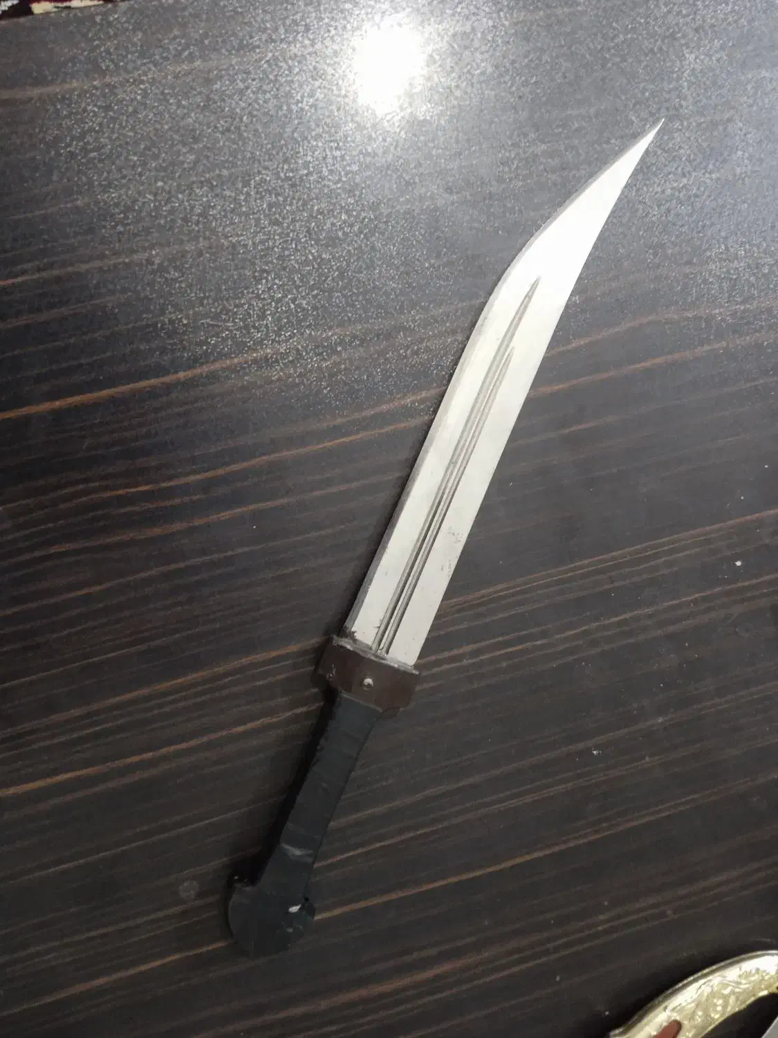 خنجر|کلکسیون اشیاء عتیقه|سبزوار, امام خمینی (ناوی)|دیوار