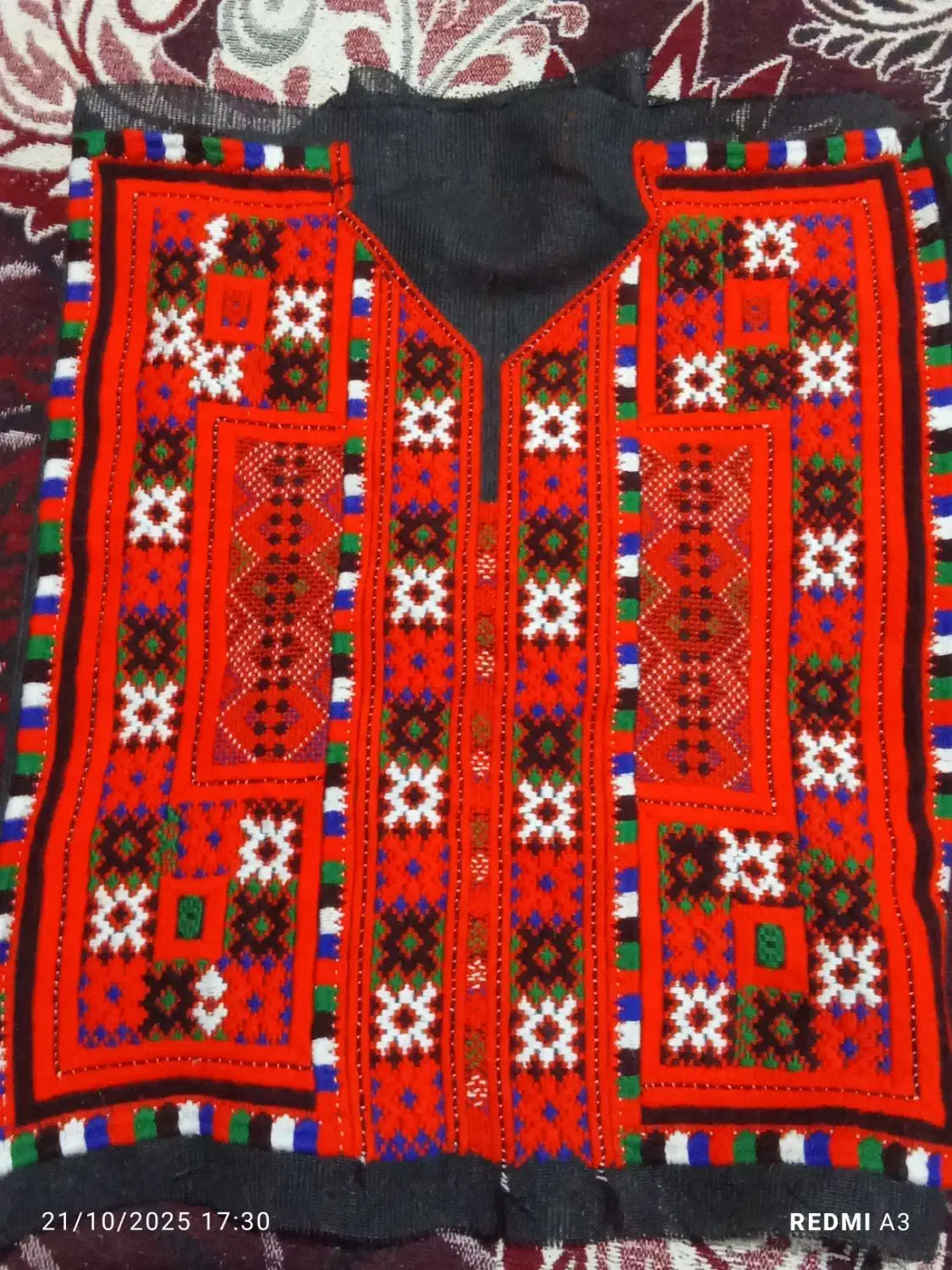 زیاستین چپی دوز|لباس|خاش, |دیوار