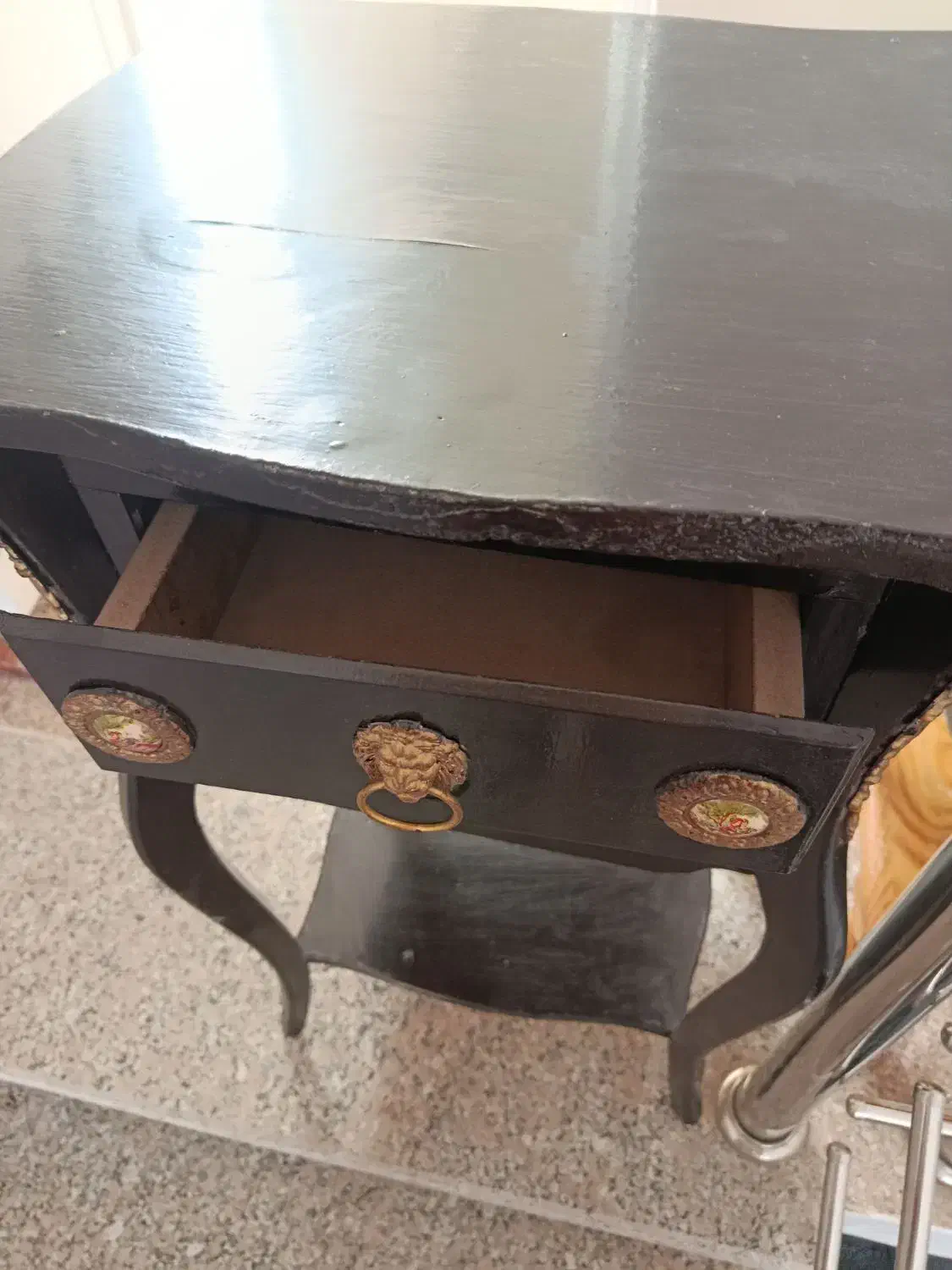 میز تلفن|میز تلفن|قم, باغ شریفی|دیوار