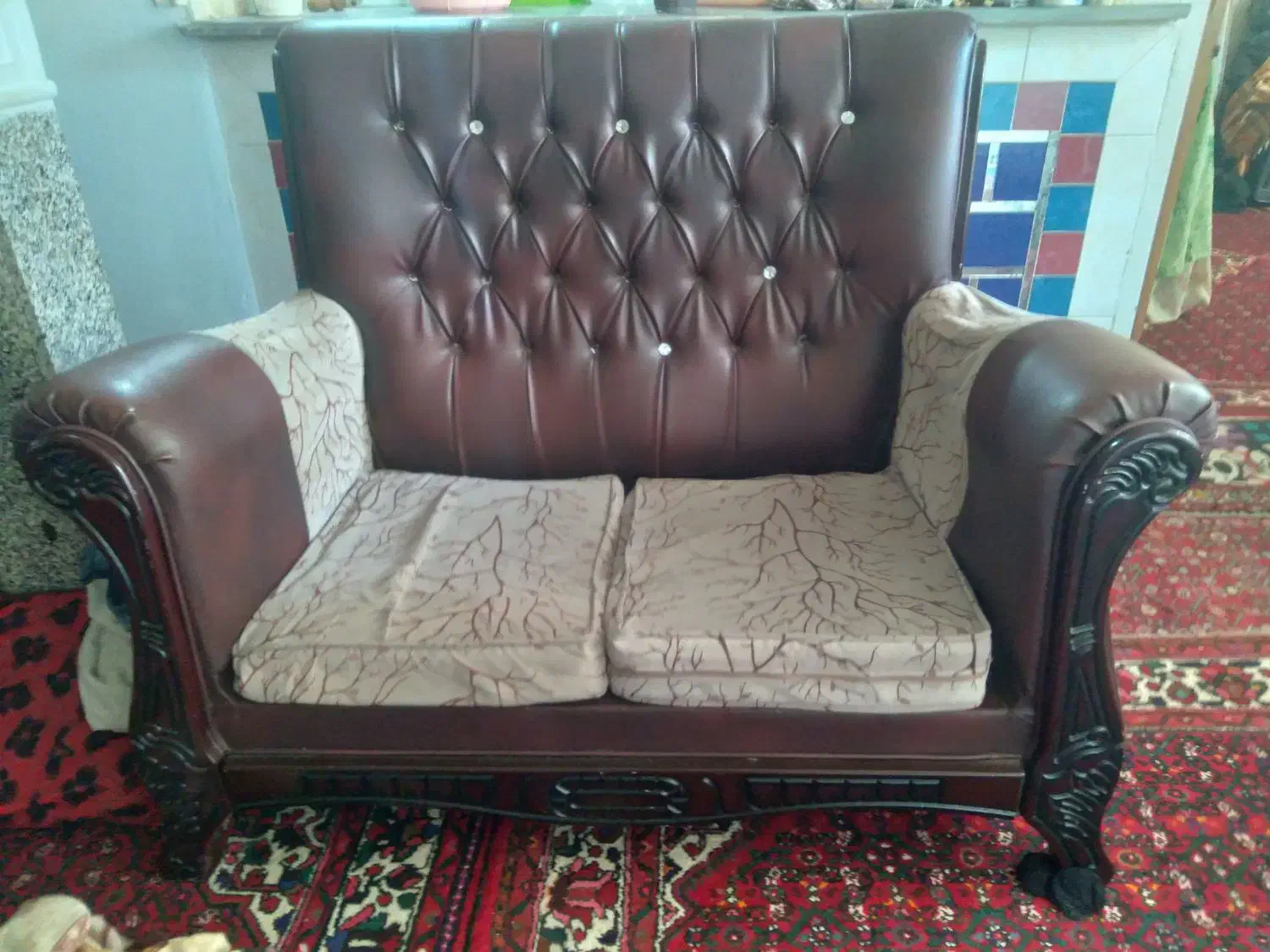 مبل ۴ نفره چرم به همراه میزعسلی مناسب سوئیت یا باغ|مبلمان خانگی و میز عسلی|همدان, |دیوار