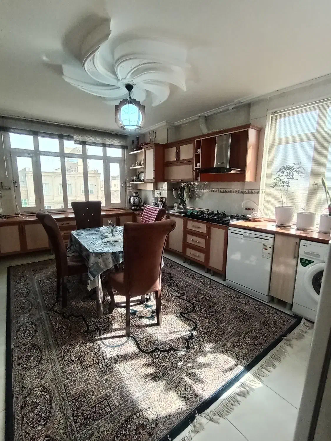 آپارتمان/213متری/3خواب/طبقه سوم/تک واحدی|فروش آپارتمان|تربتحیدریه, شهید بهشتی|دیوار