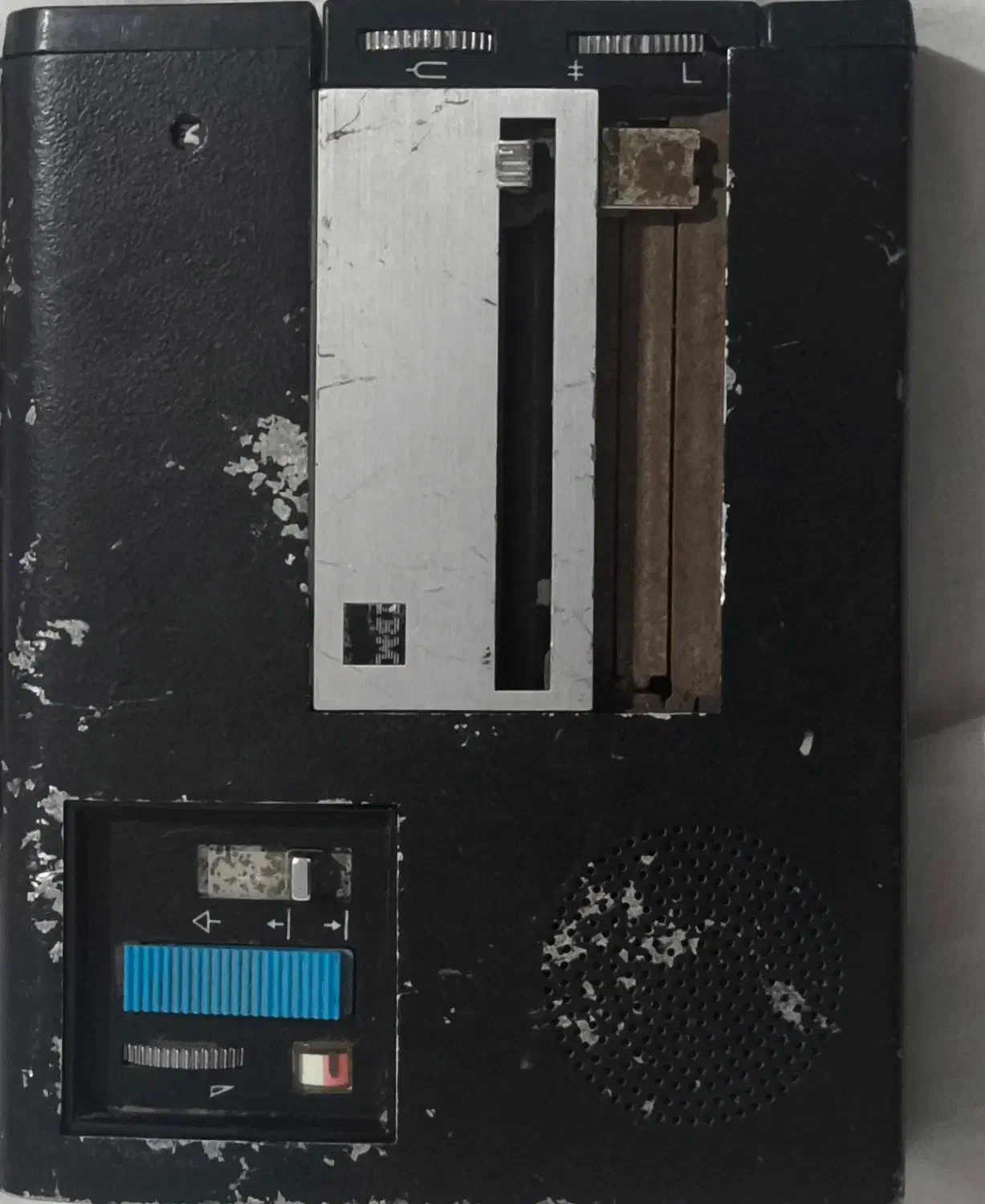 دستگاه دیکته|کلکسیون اشیاء عتیقه|رباط‌کریم, رباط‌کریم|دیوار