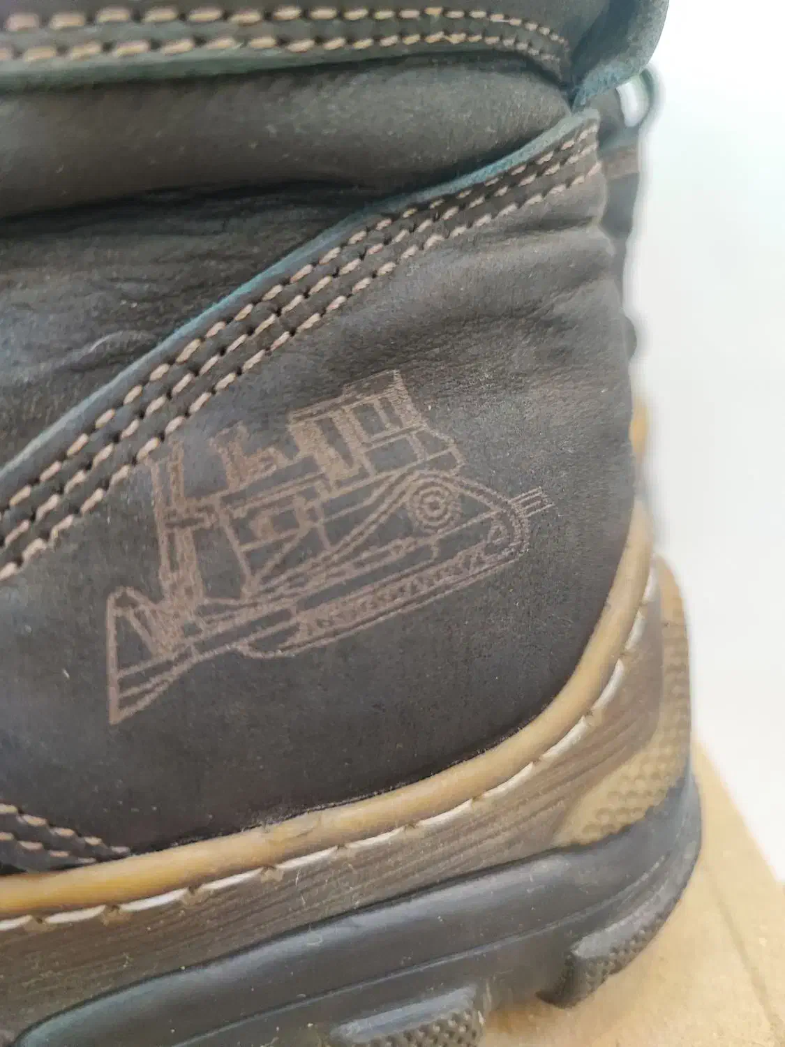 نیم بوت کاترپیلار اصل زنانه / مردانه|کیف، کفش، کمربند|پردیس, فاز ۱|دیوار