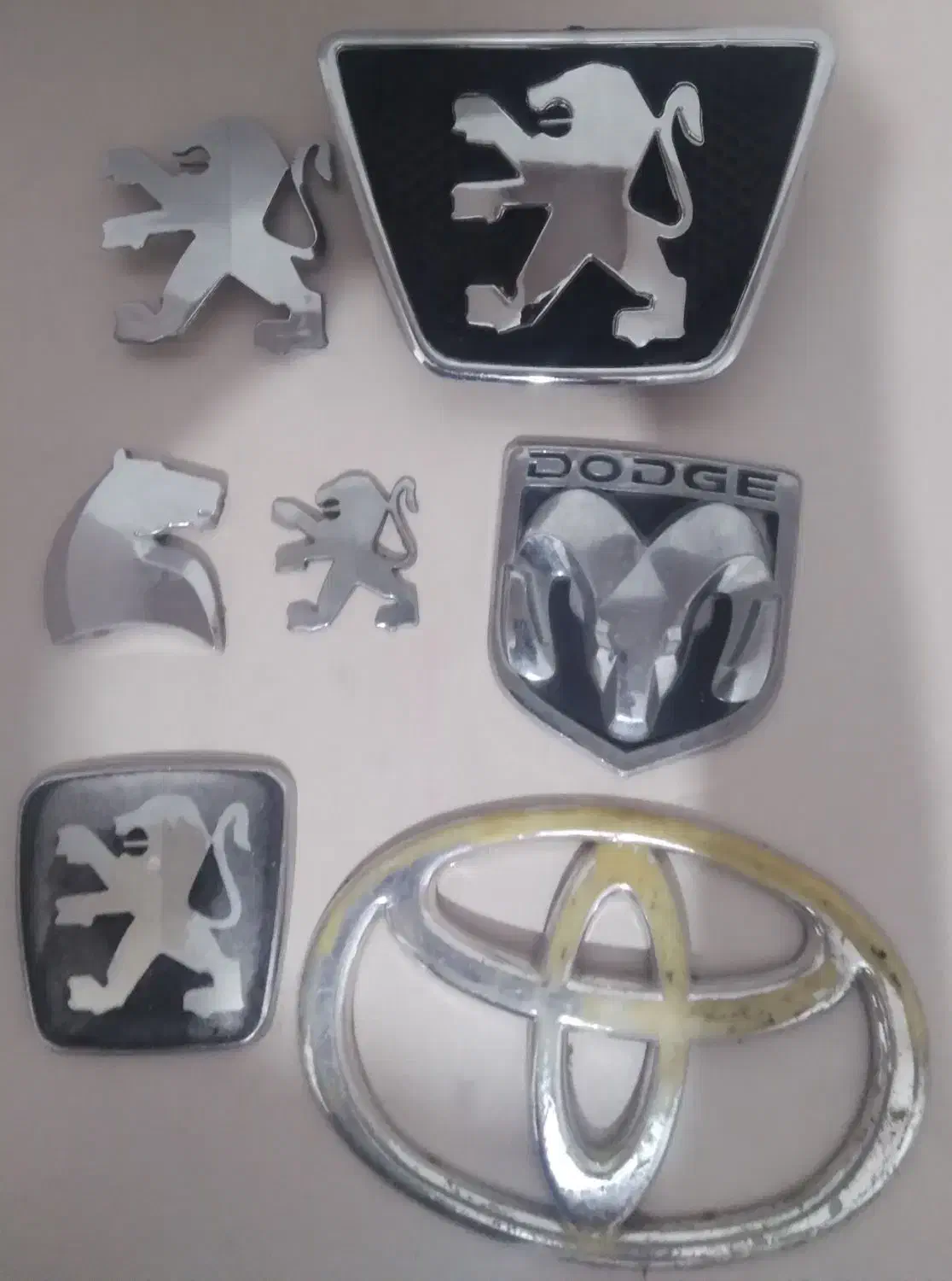 مرغ و جوجه آرم|کلکسیون اشیاء عتیقه|زابل, |دیوار