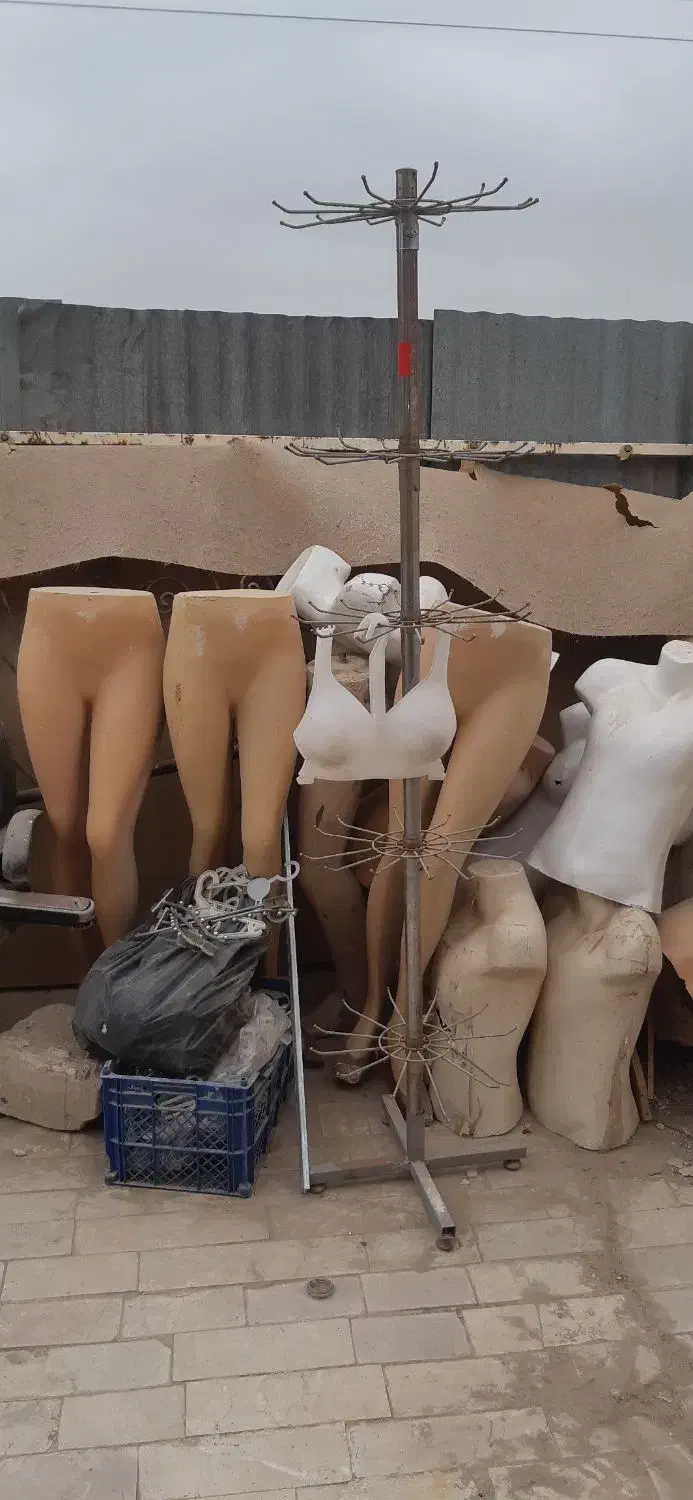 چند تا مانکن ویک رگال ایستاده ویه بار بند اردی|فروشگاه و مغازه|مشهد, شایه|دیوار