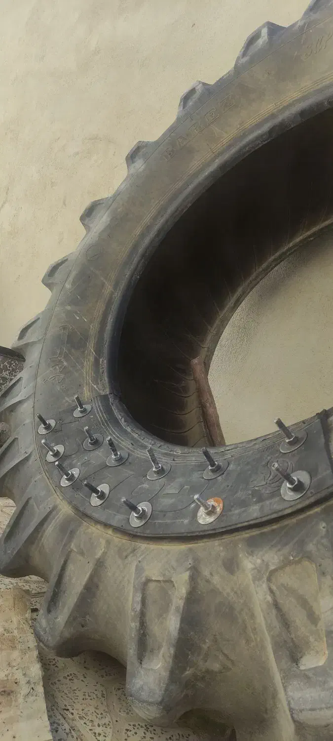 تعمیر لاستیک عقب تراکتور|خدمات موتور و ماشین|ارژن, |دیوار