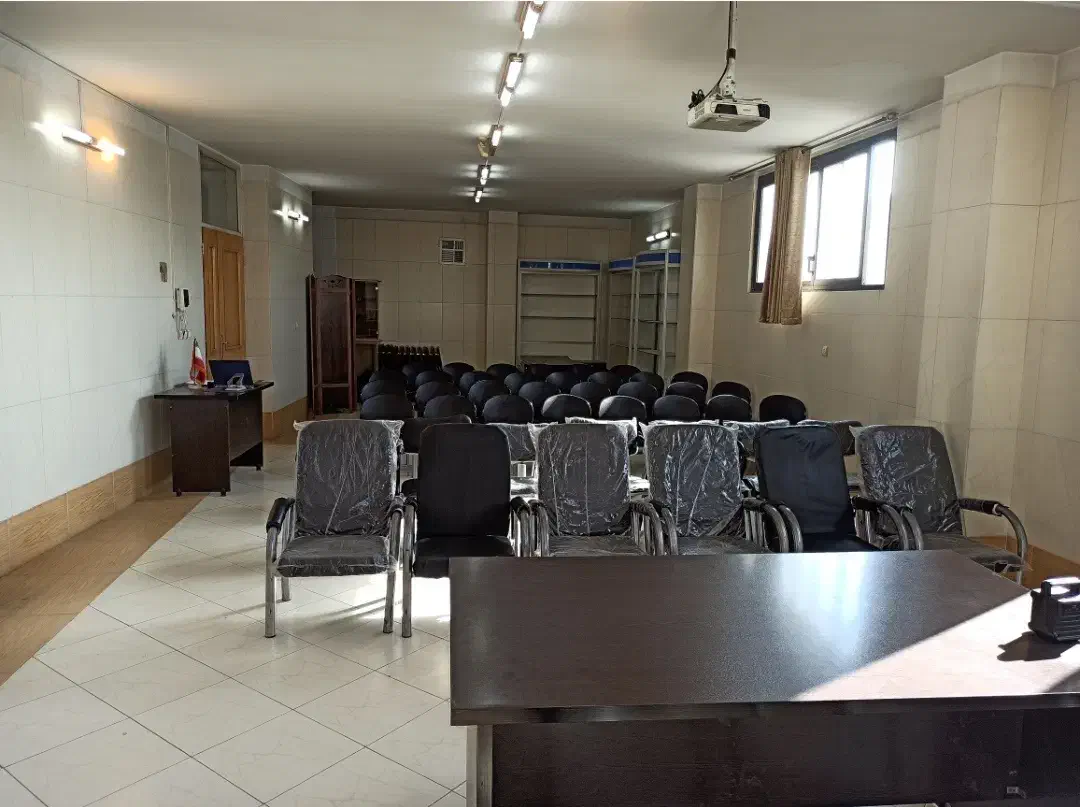 اجاره سالن،کلاس،همایش،آموزش،سخنرانی|اجارهٔ کوتاهمدت دفتر کار و فضای آموزشی|اصفهان, آهنگران|دیوار