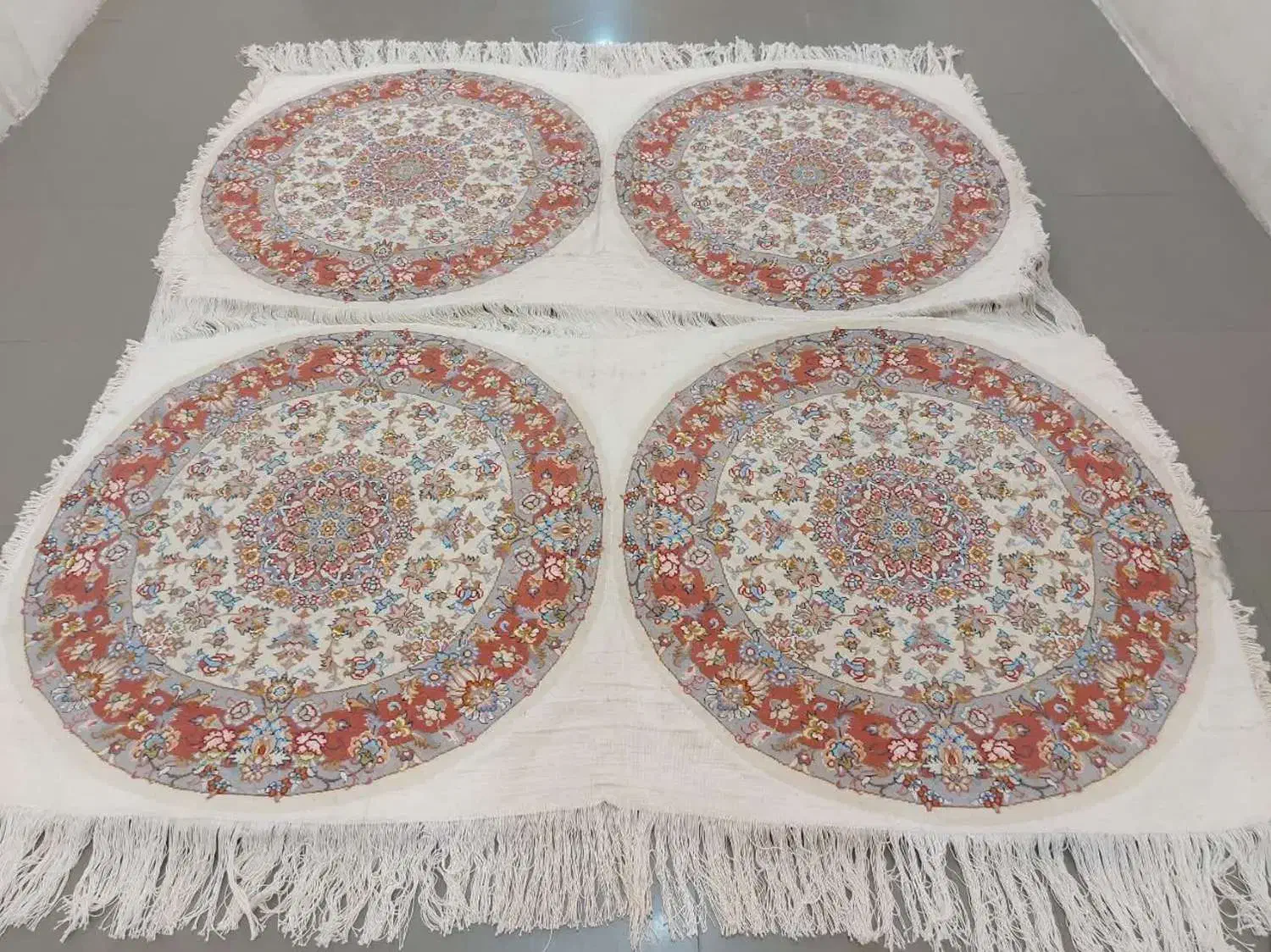 فرش دستبافت تک دایره 1 * 1طرح تبریز|فرش|مشهد, امام رضا (ع)|دیوار