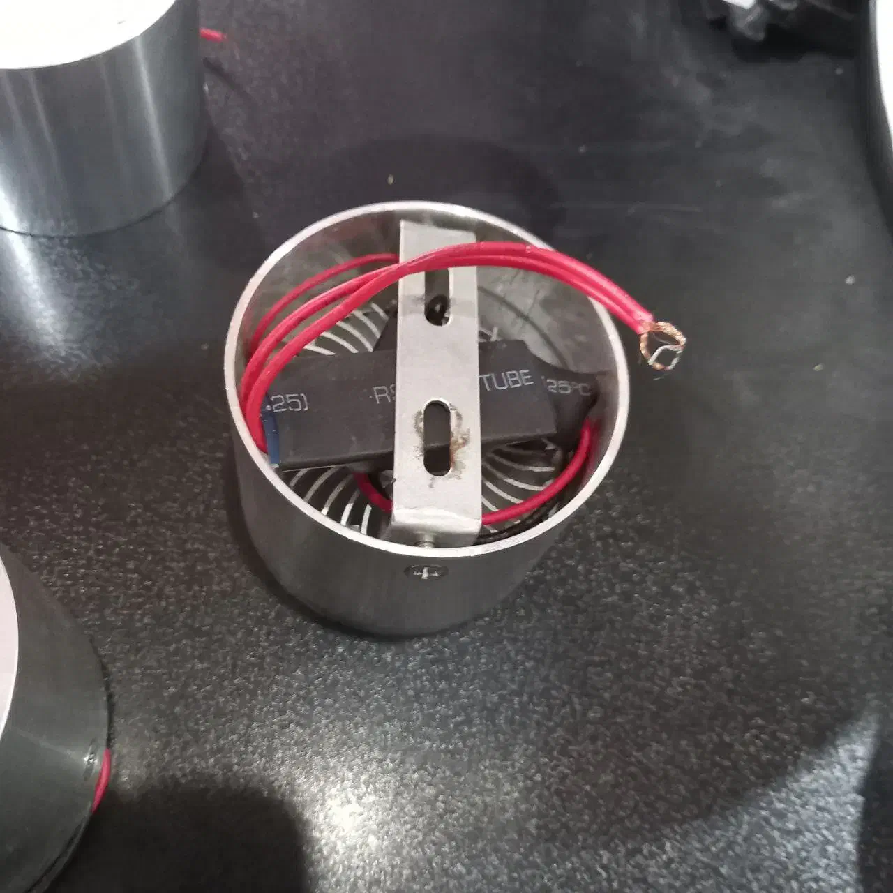 پروژکتور استوانه ای روکار|لامپ و چراغ|رشت, پیرکلاچای|دیوار