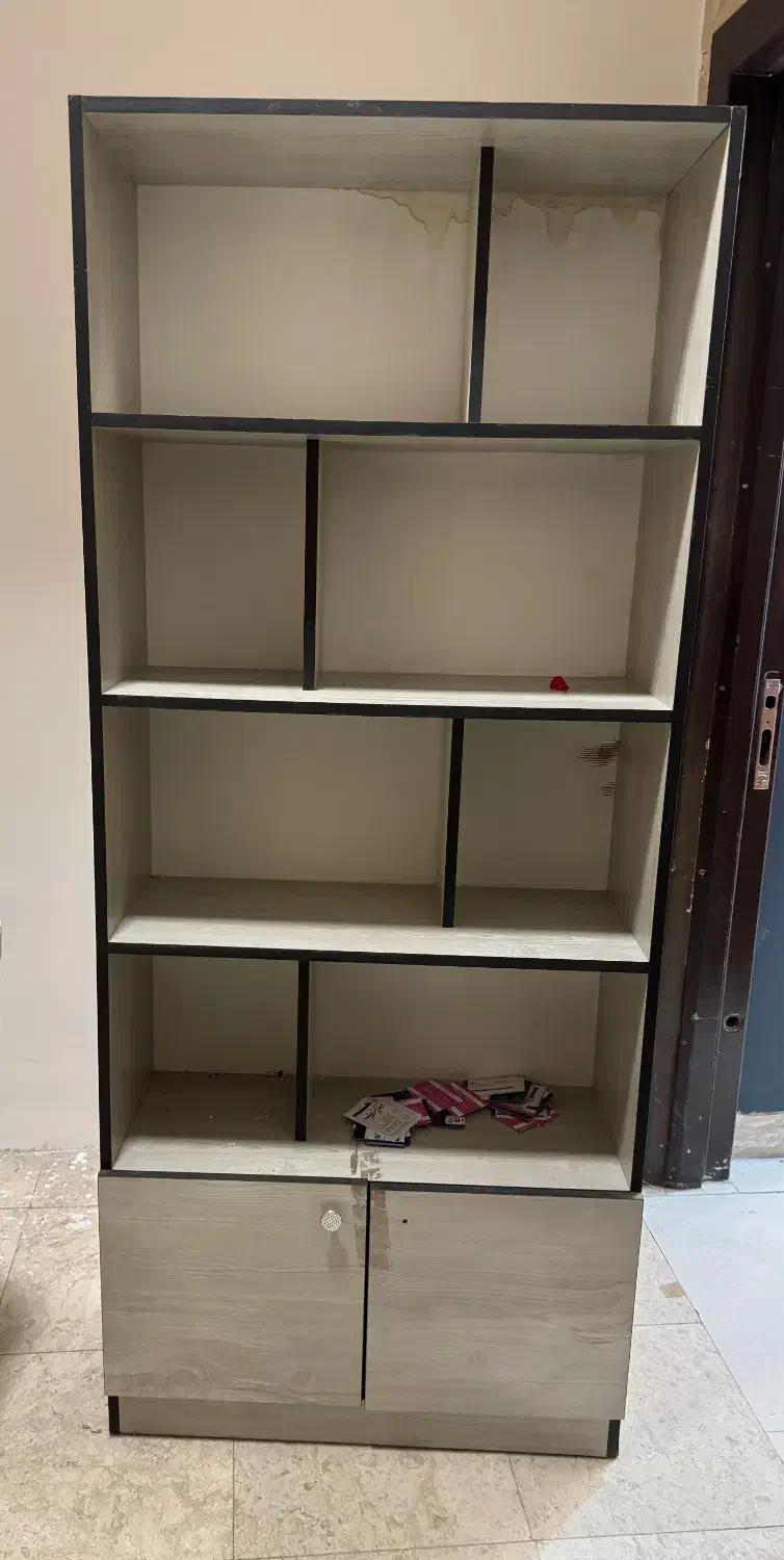 کتابخانه و میز تمیز و سالم|کتابخانه، شلف، قفسه‌های دیواری|زاهدان, |دیوار