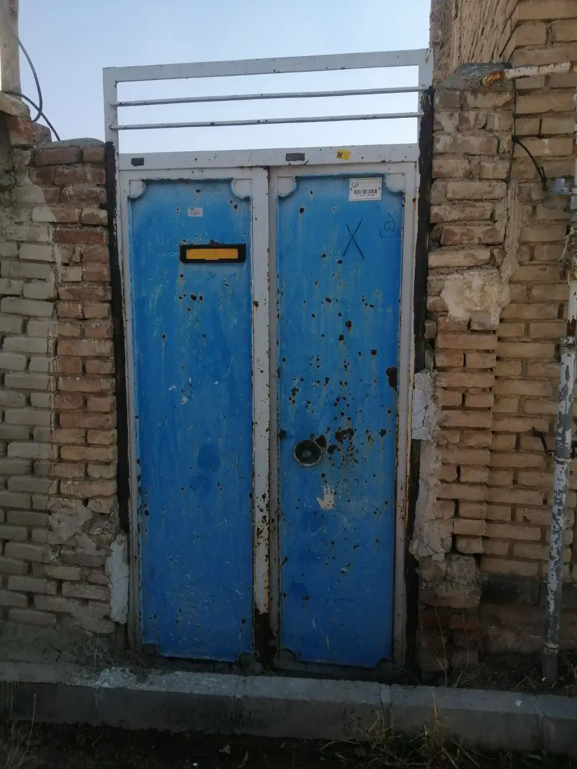 درب آهن سنگین قدیمی|مصالح و تجهیزات ساختمان|ارومیه, |دیوار