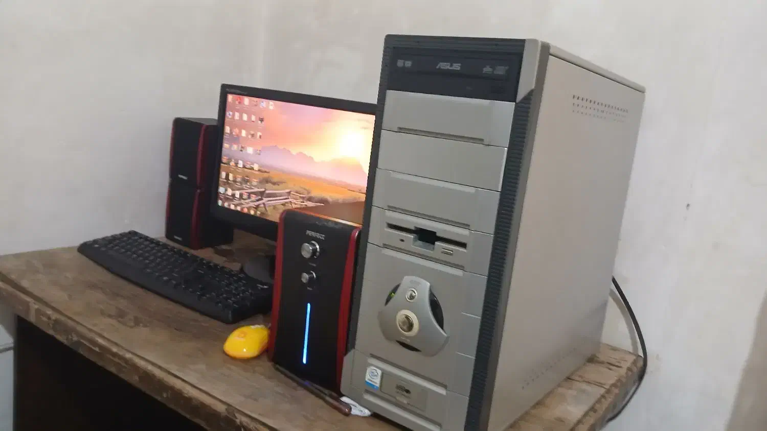 کامپیوتر|رایانه رومیزی|انزل, |دیوار