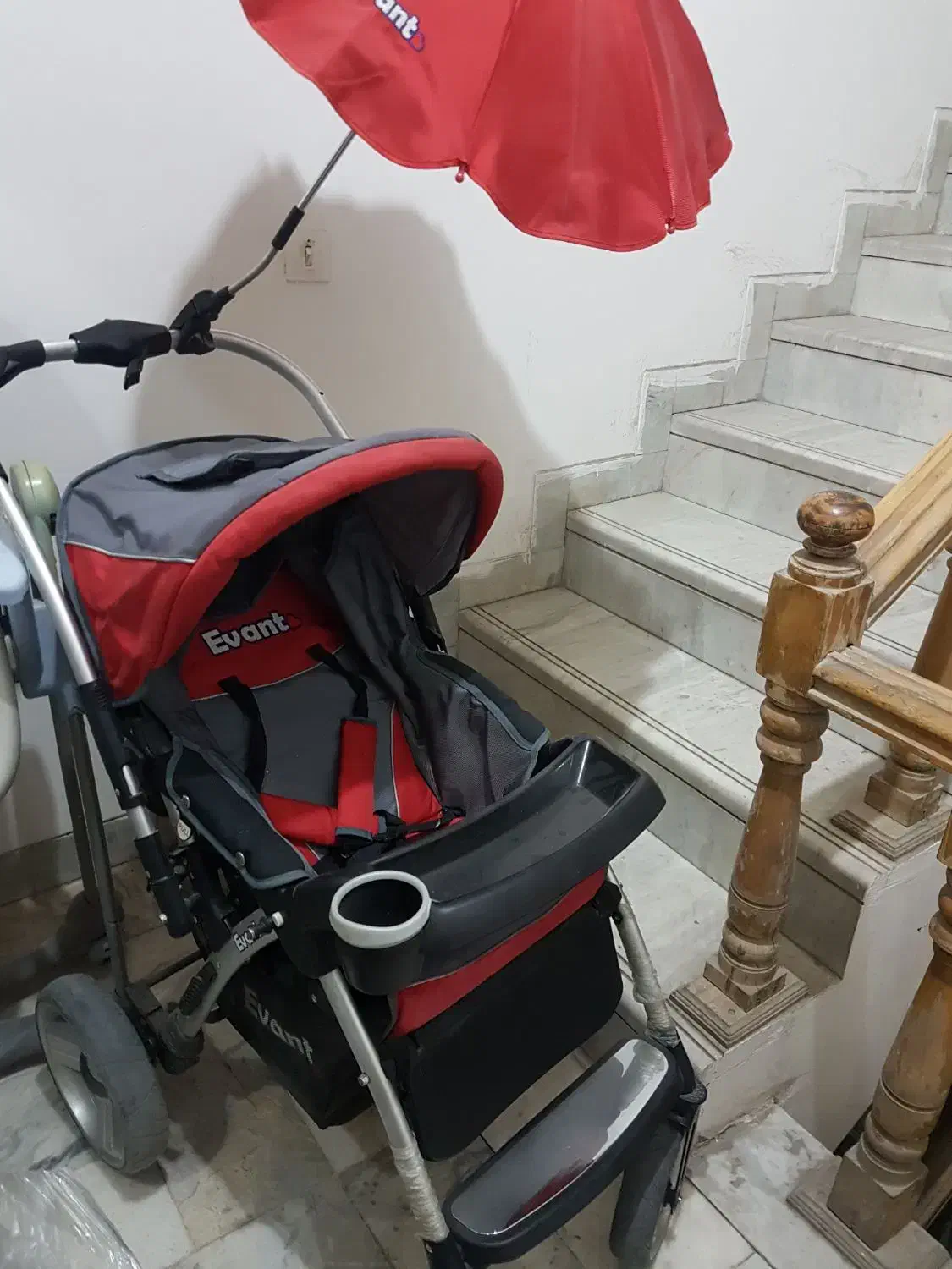 کالسکه وکریر وصندلی غذا بچه|تخت و صندلی بچه|شاهینشهر, برخوار غرب|دیوار