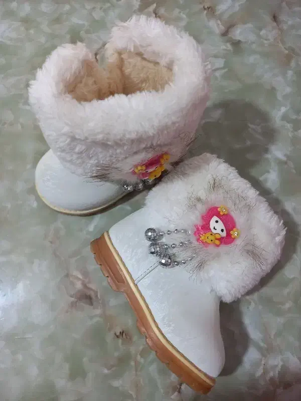 (پوتین کودک)کفش بچه|کفش و لباس بچه|مرند, |دیوار